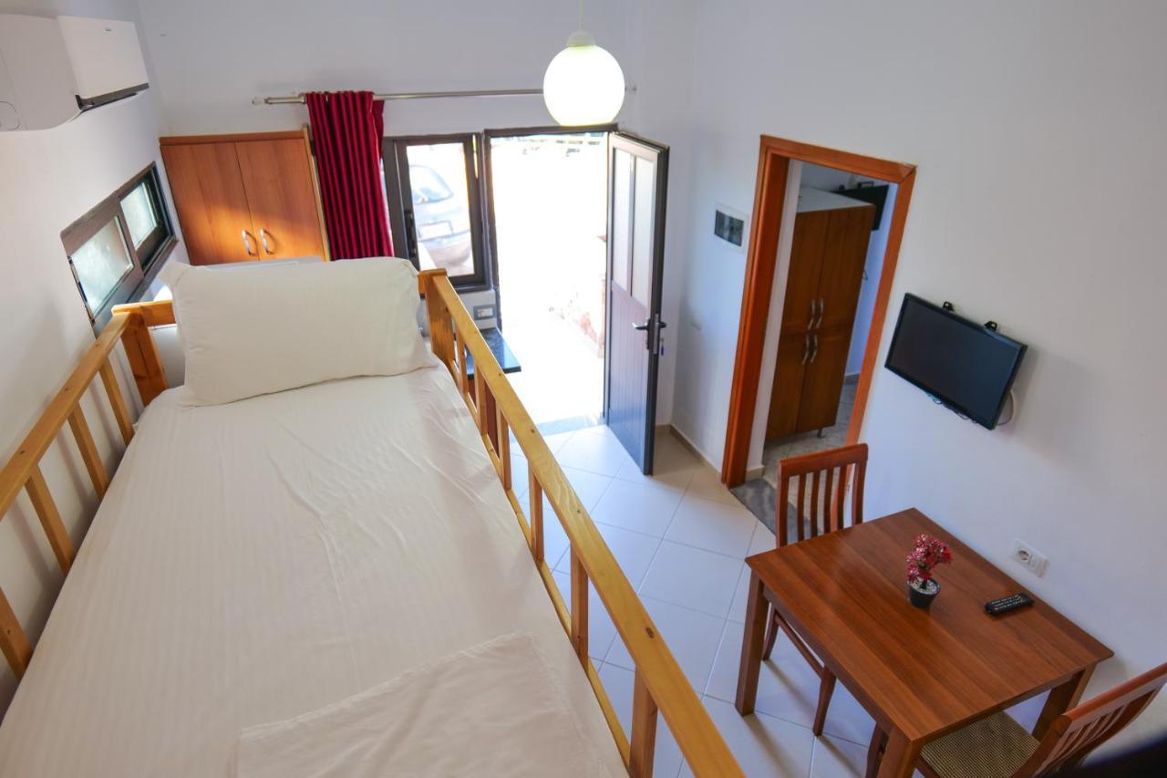 Guest House Gerard Ksamil Ngoại thất bức ảnh